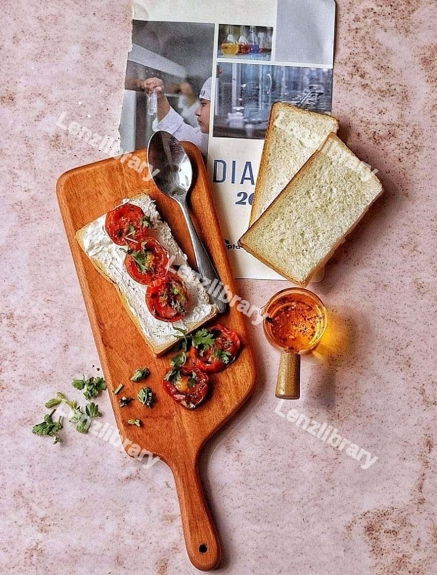 Bread with tomatoes